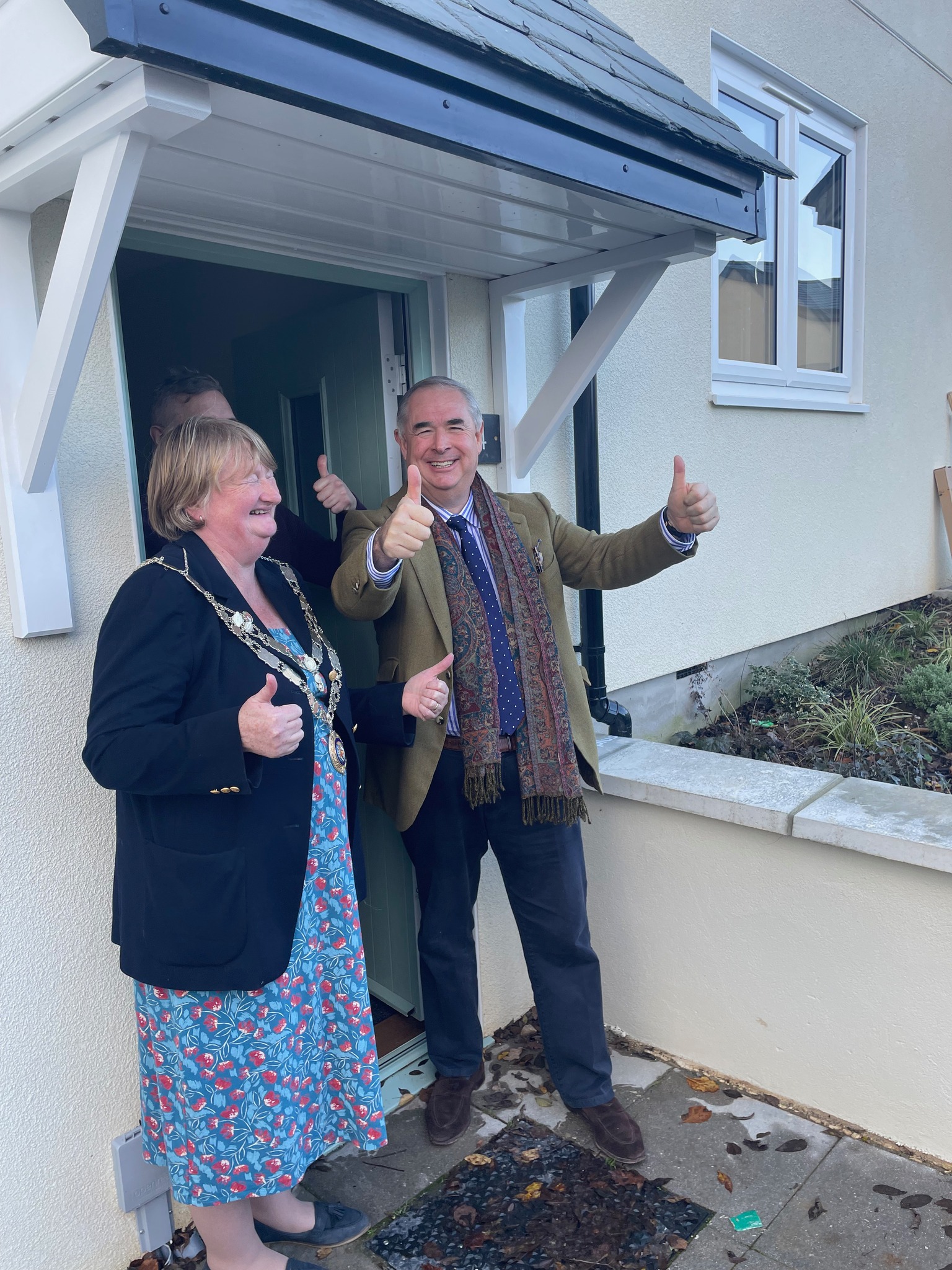 Geoffrey gives new housing the thumbs up